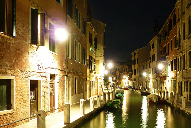 venise by night